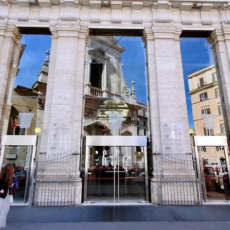Rent In Trevi Fountain *