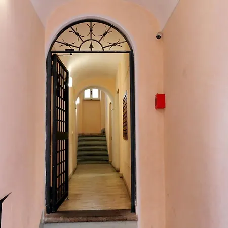 Rent In Trevi Fountain *