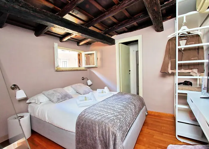 Rent In Trevi Fountain * Rzym