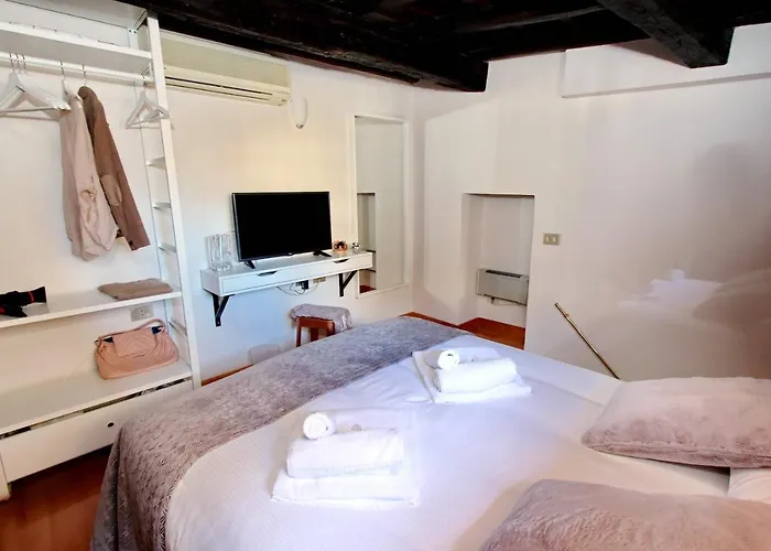 Rent In Trevi Fountain *