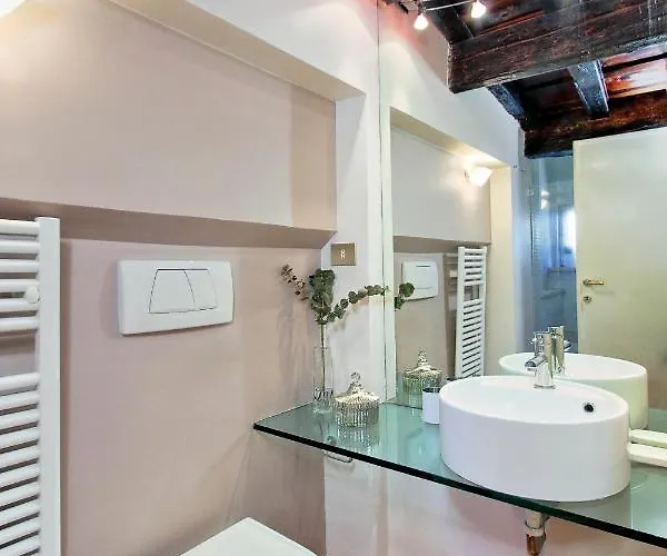 Rent In Trevi Fountain Apartament Rzym